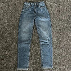 American Eagle womens mom jean
